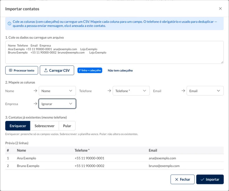 Importar contatos dialog with three pasted lines (a header and two sample contacts), the columns mapped in step 2, the Enriquecer, Sobrescrever or Pular choice in step 3 and the preview with two rows.